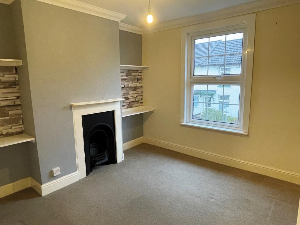 Lot: 67 - TOWN CENTRE DOUBLE FRONTED HOUSE -